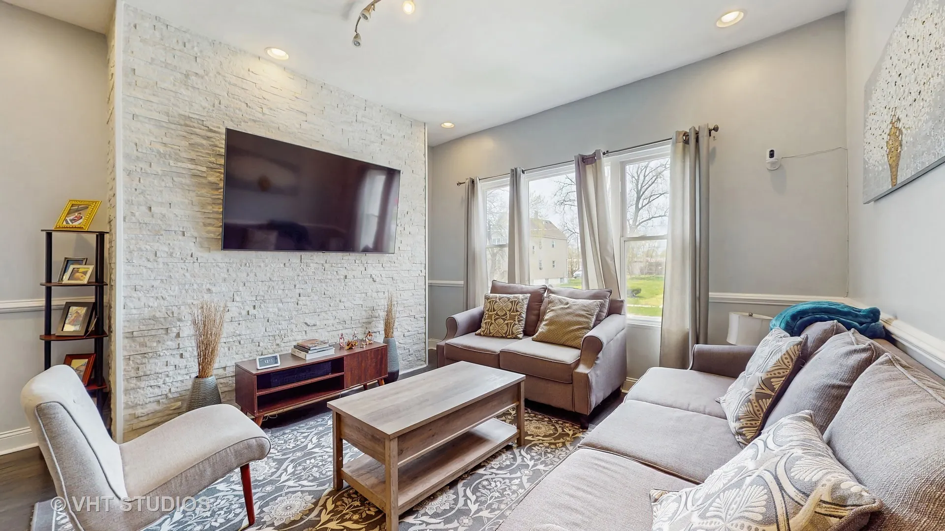 8211 S Cornell Avenue IL