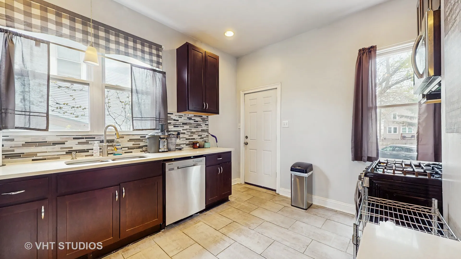 8211 S Cornell Avenue IL