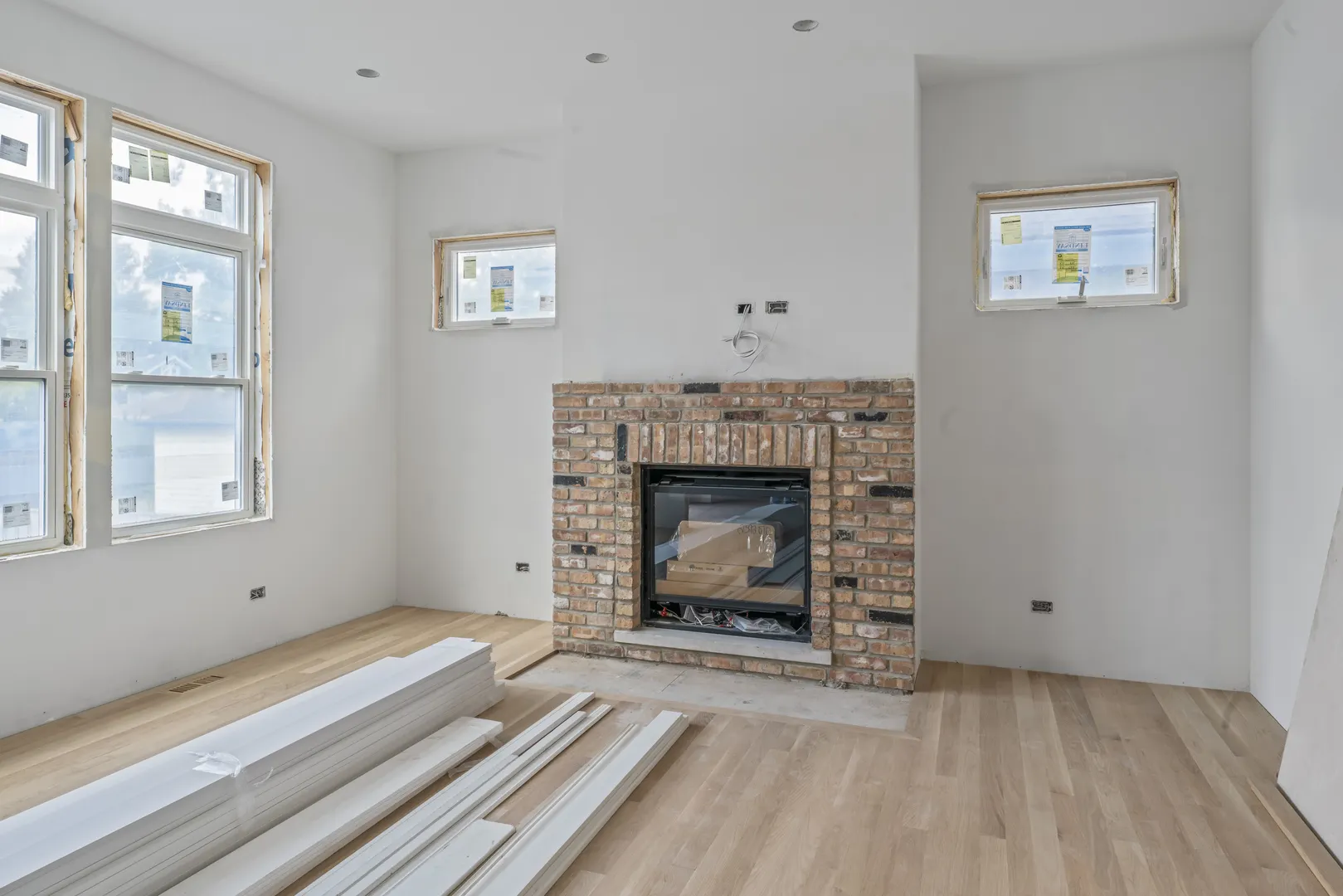 286 N Indiana Avenue IL