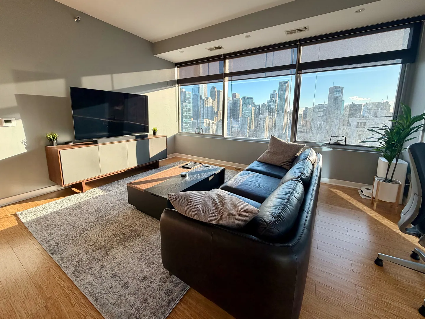 303 W OHIO Street 3003 IL