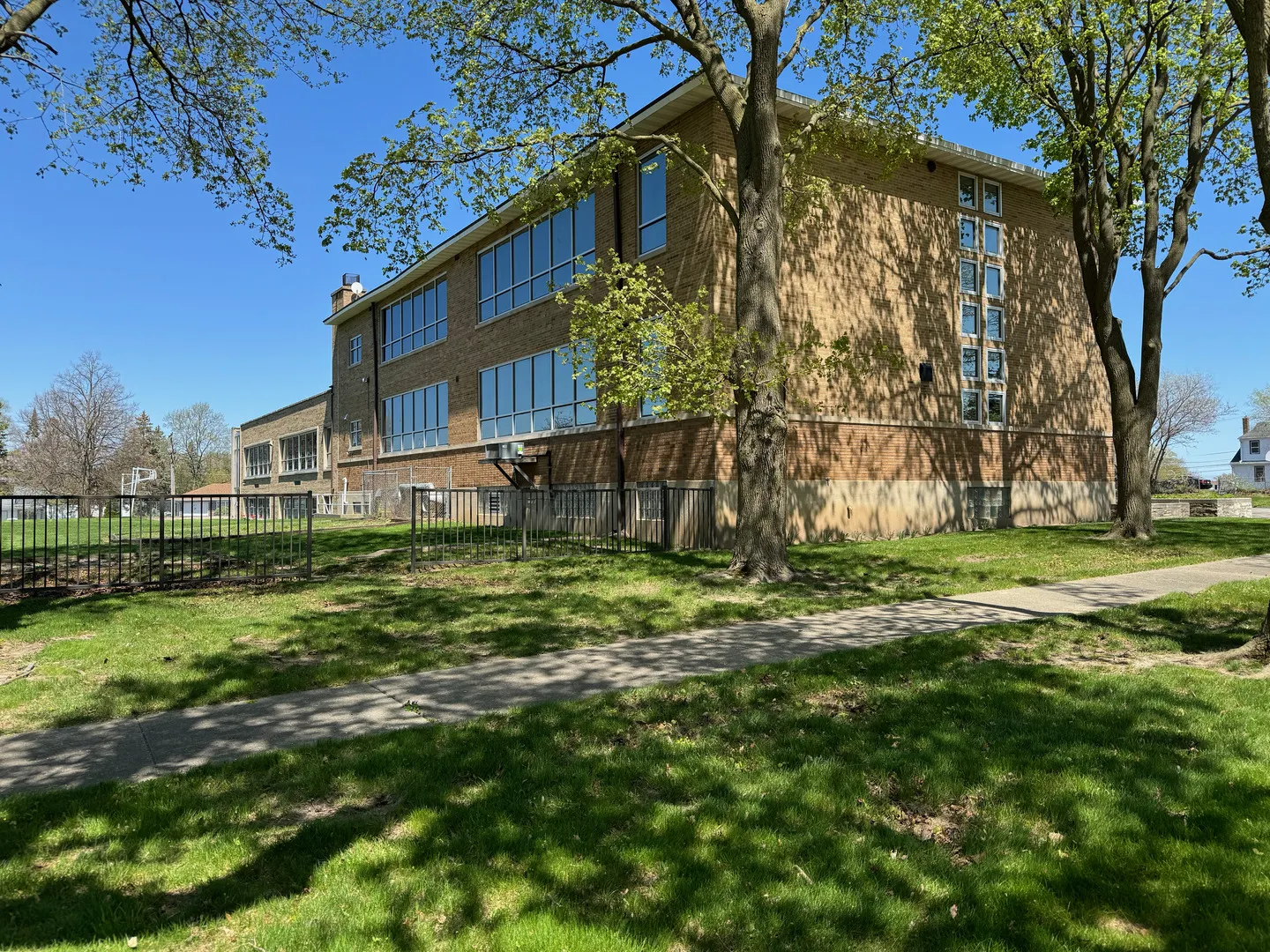 900 Elizabeth Street IL