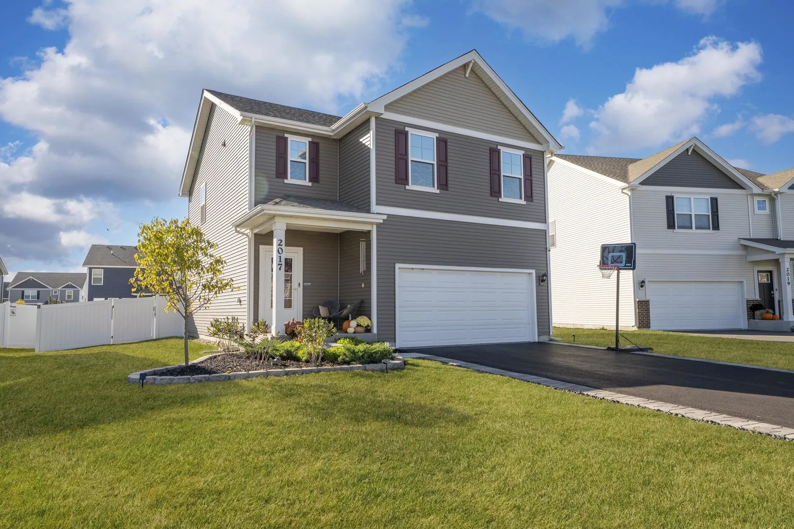 2017 Lilyana Lane IL