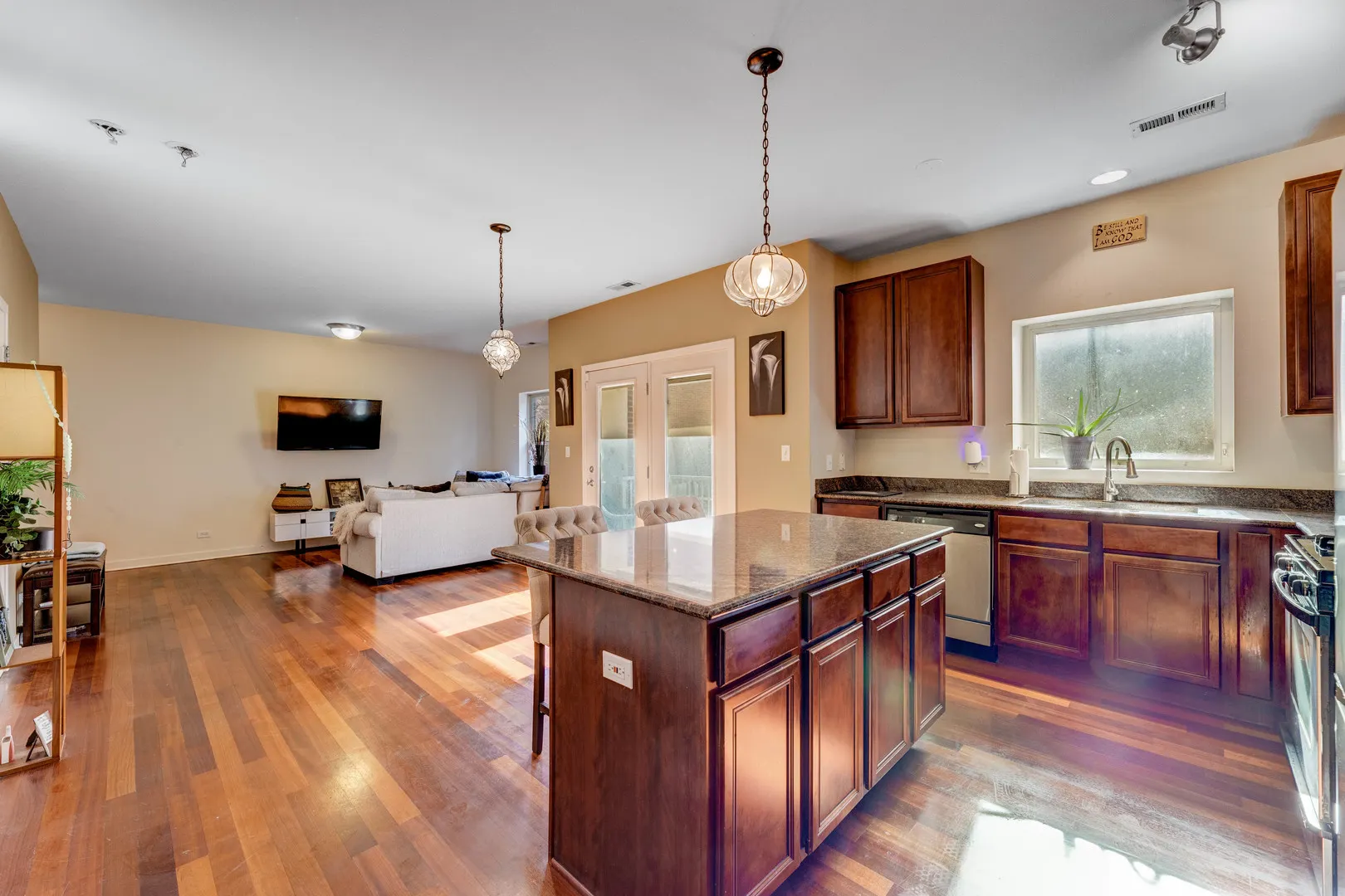 817 E 41st Street 2A IL