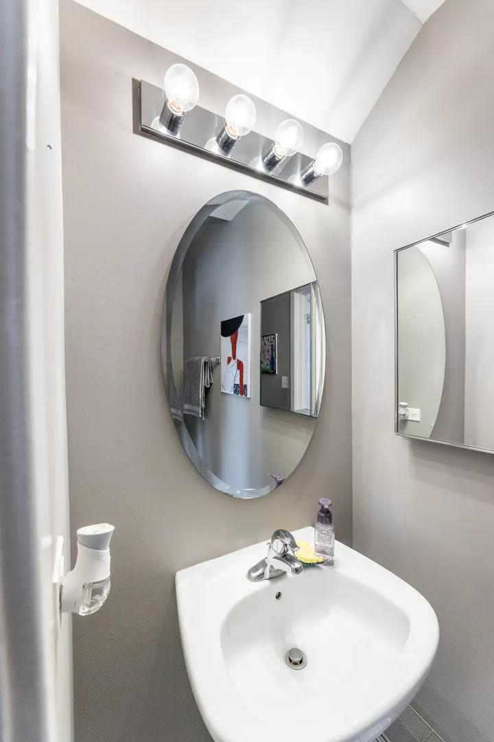 817 E 41st Street 2A IL