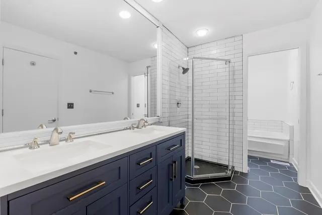 1716 E 54TH Street F IL