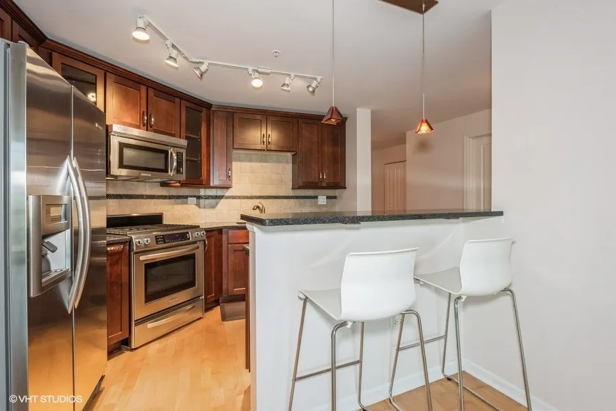 1228 EMERSON Street 304 IL