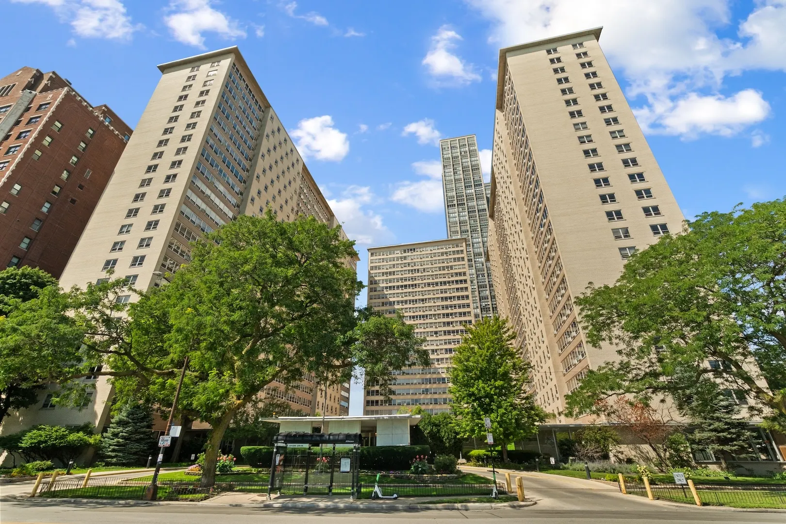 3950 N LAKE SHORE Drive 1303 IL