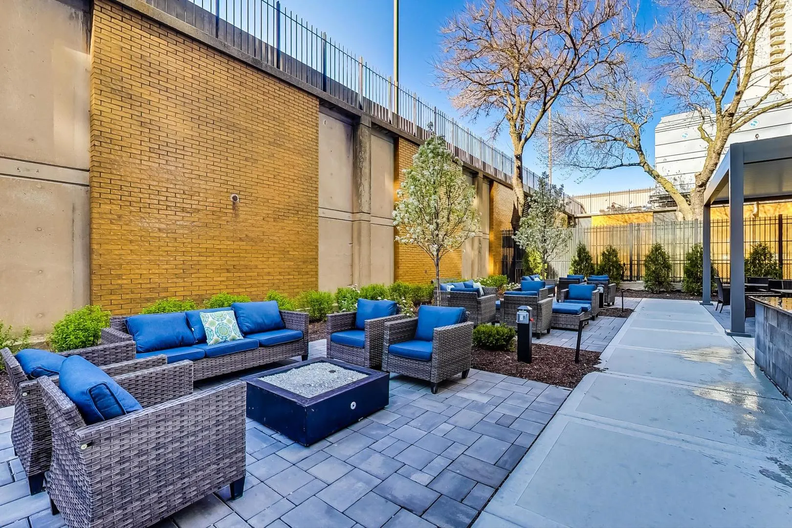 3950 N LAKE SHORE Drive 1303 IL