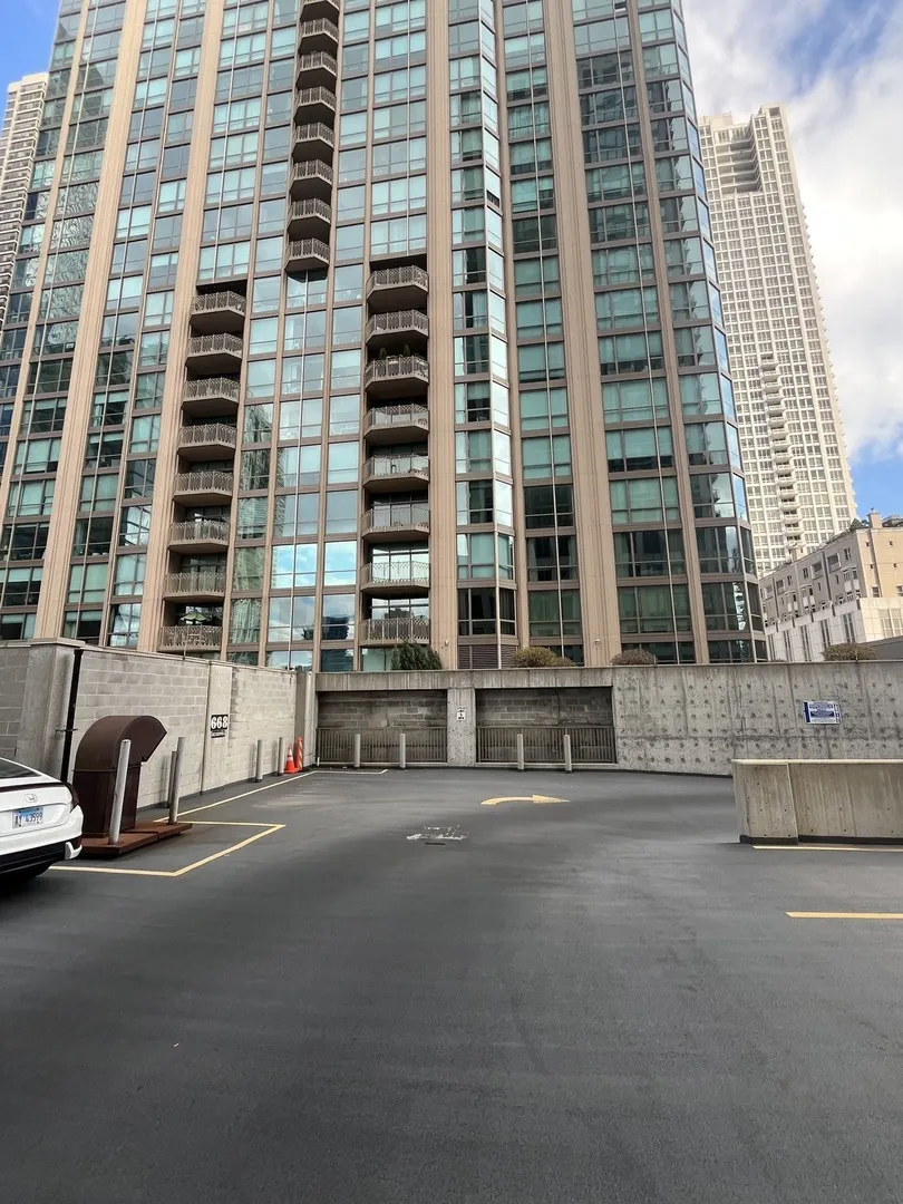 2 E Erie Street 666 IL