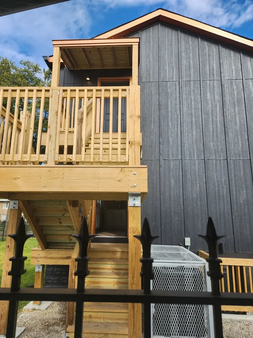 243 W Swann Street 2 IL