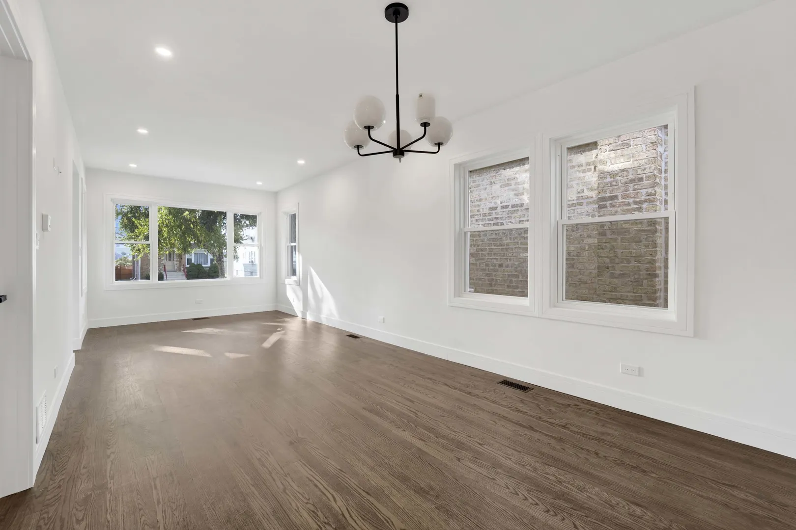 5844 W Leland Avenue IL