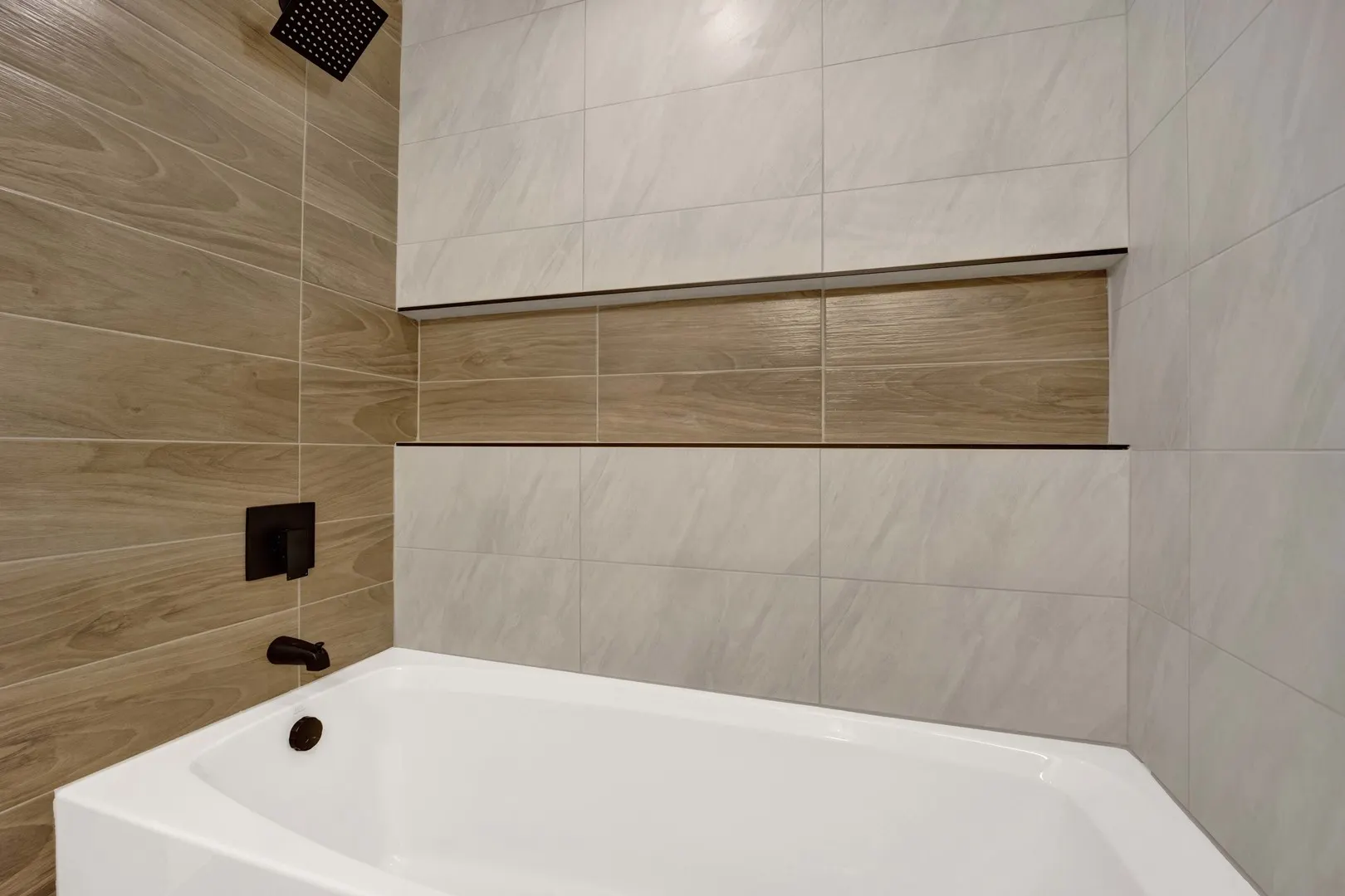 5844 W Leland Avenue IL