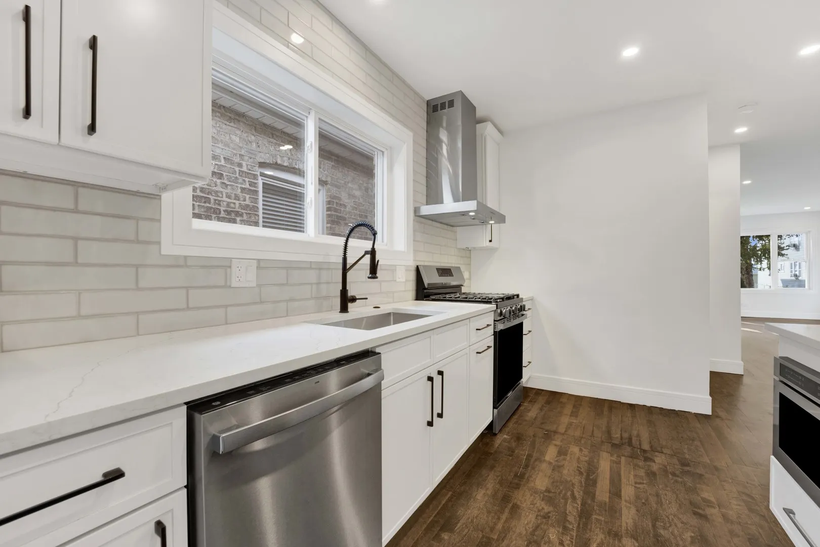 5844 W Leland Avenue IL