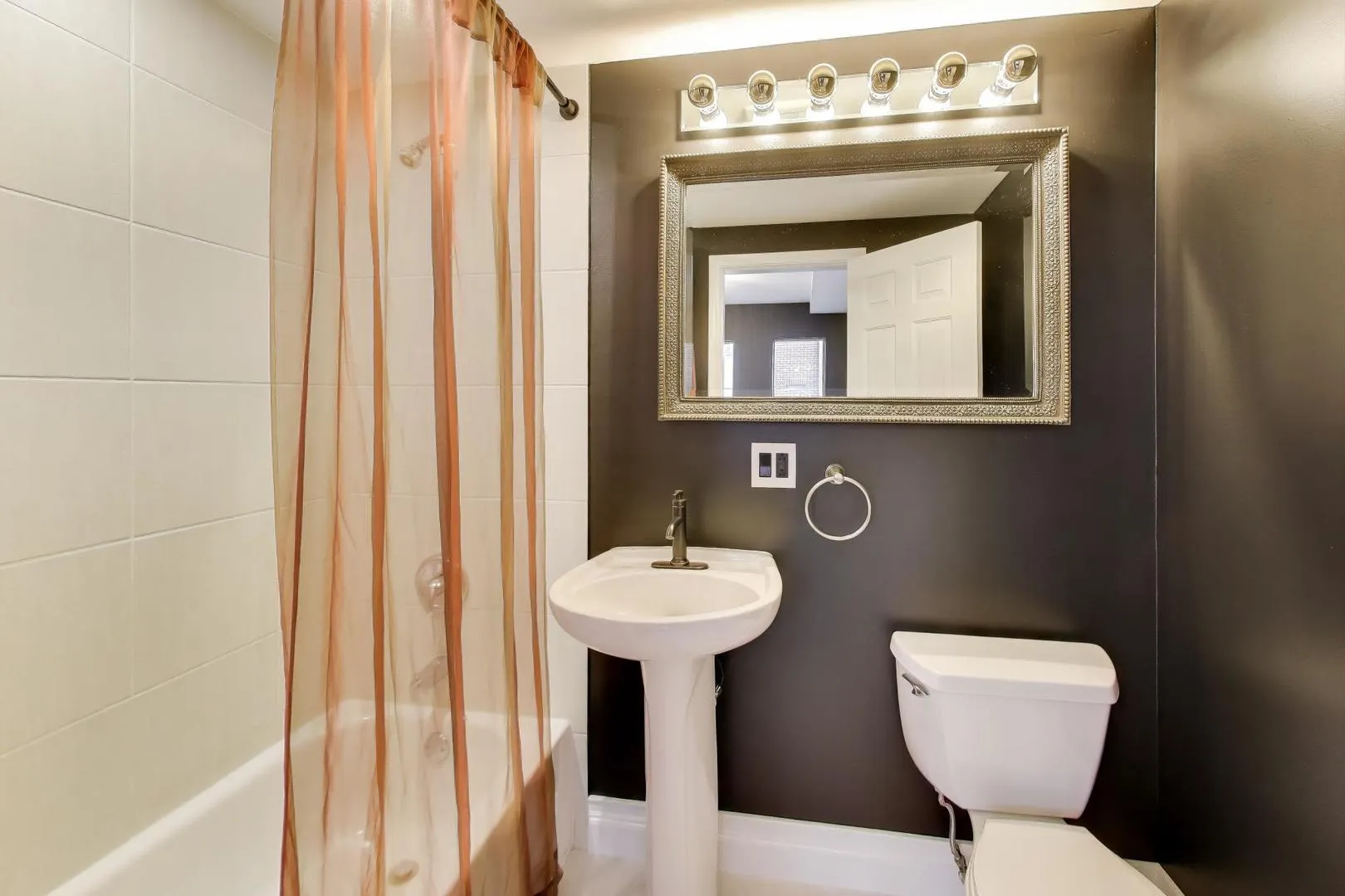 6951 N Western Avenue F IL