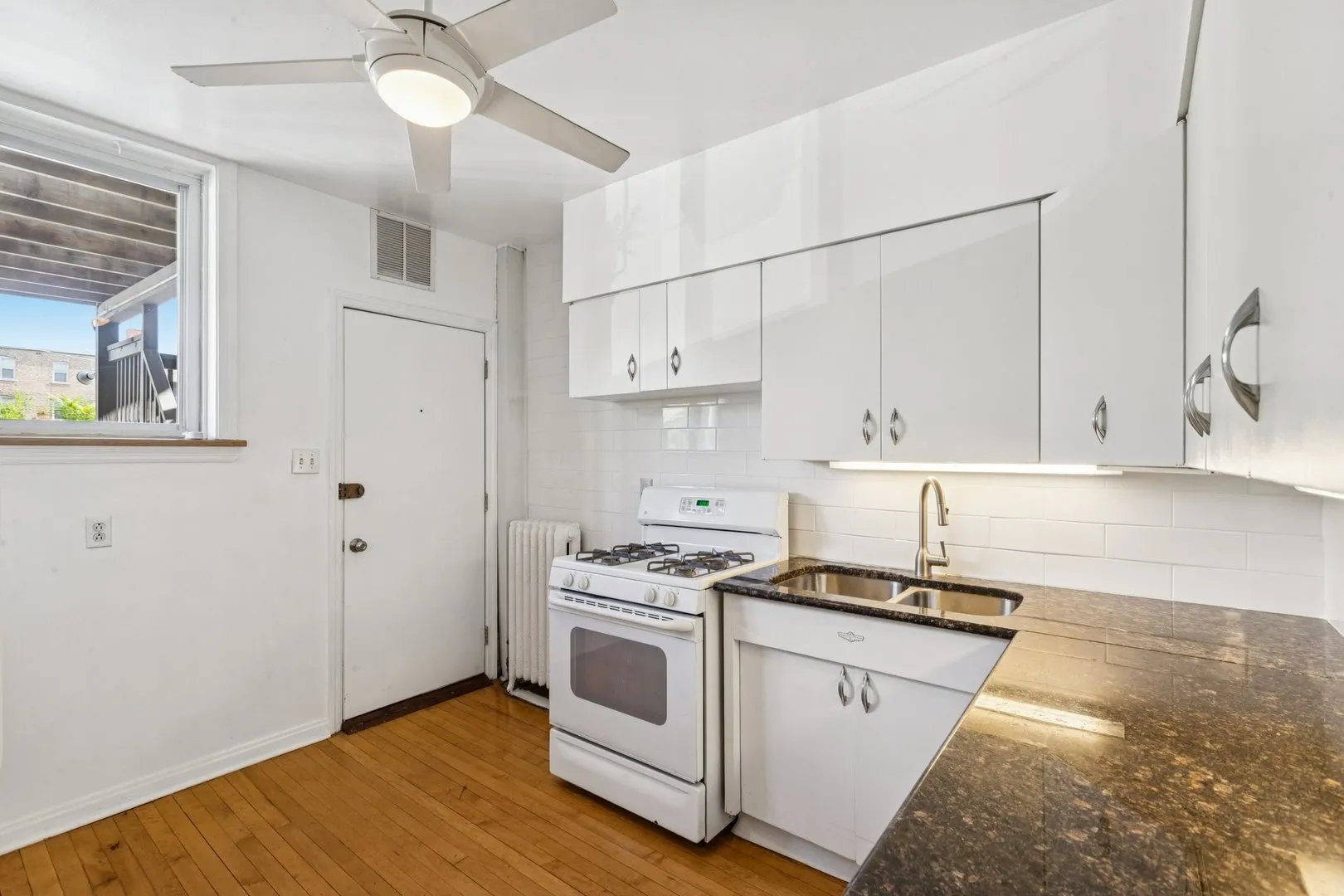 126 N Taylor Avenue 1S IL