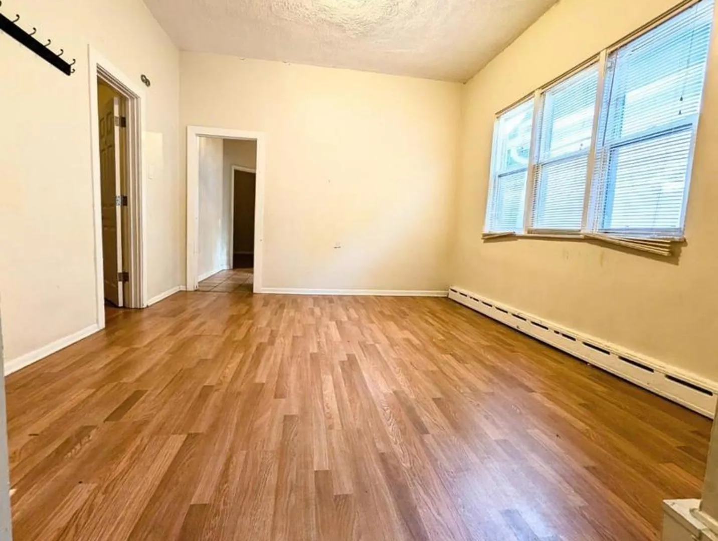 8125 S Escanaba Avenue 2 IL