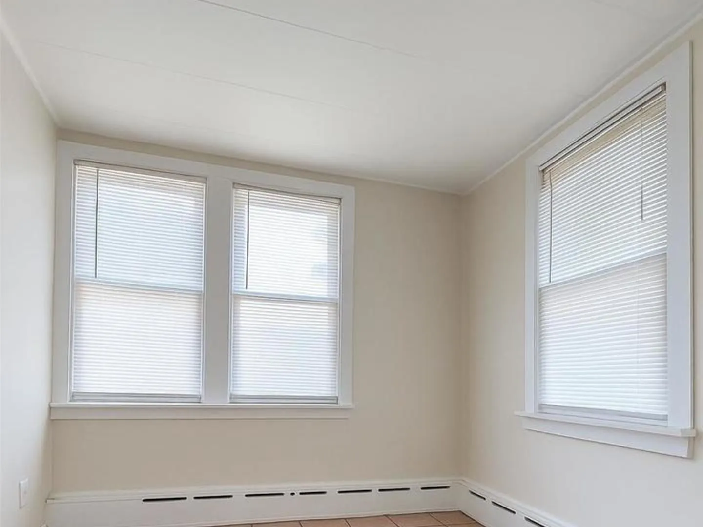 8125 S Escanaba Avenue 2 IL