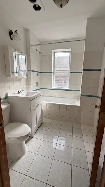 1053 N Monticello Avenue 2 IL