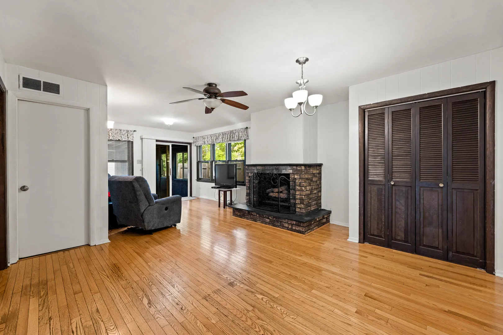 8245 S 83rd Avenue IL