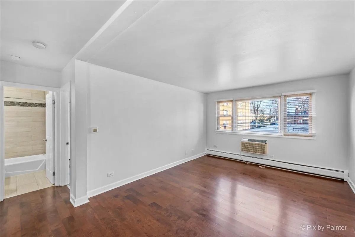 7319 N Rogers Avenue 104 IL