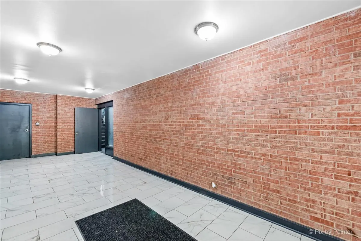 7319 N Rogers Avenue 104 IL