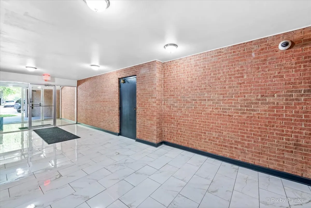 7319 N Rogers Avenue 104 IL