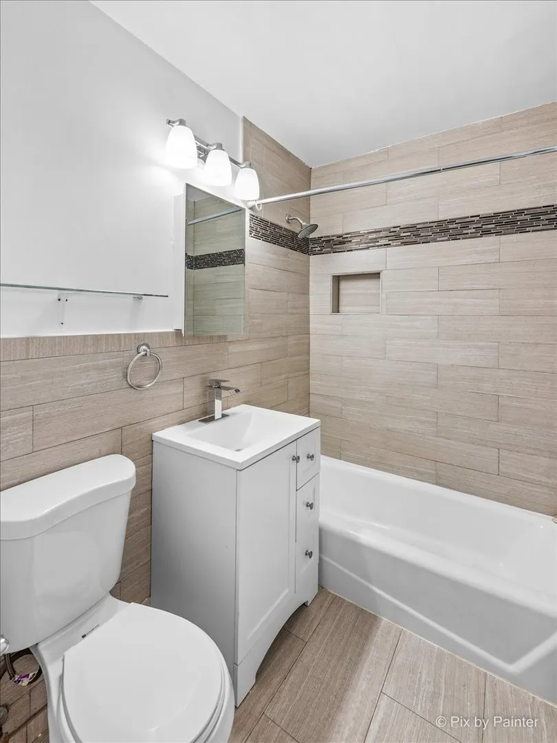 7319 N Rogers Avenue 104 IL