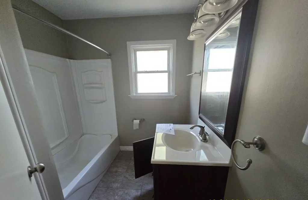 528 W Winchester Road IL