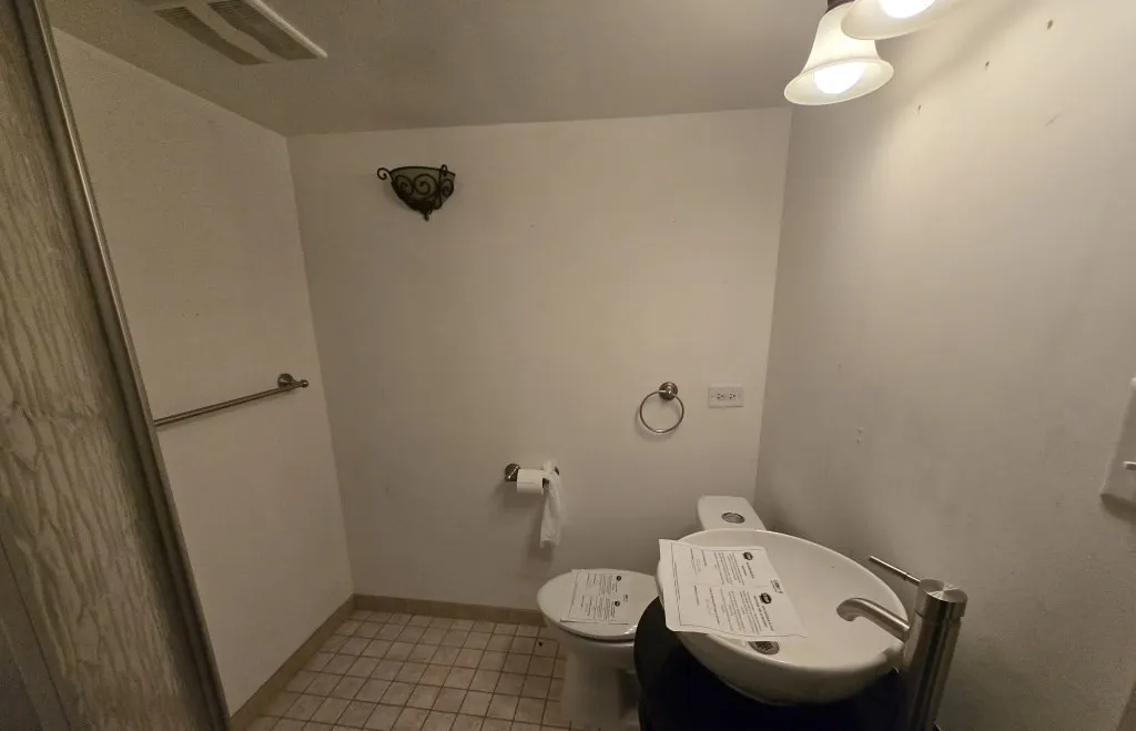 528 W Winchester Road IL