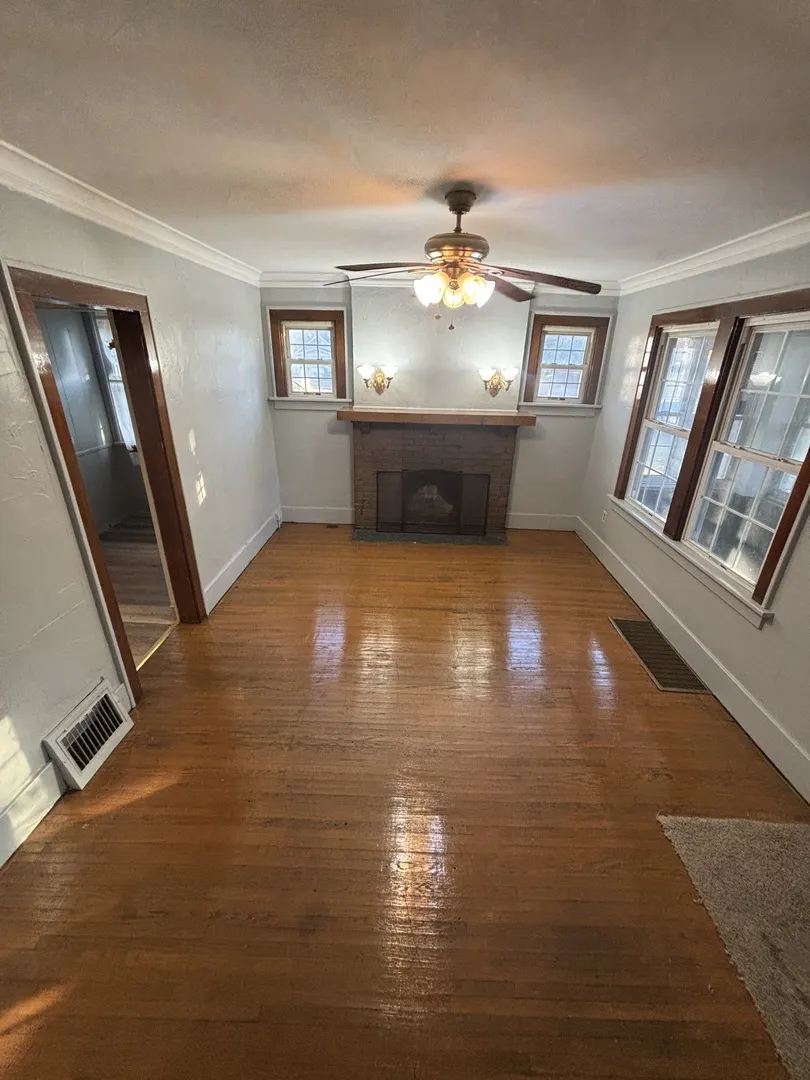 2512 N Maryland Street IL