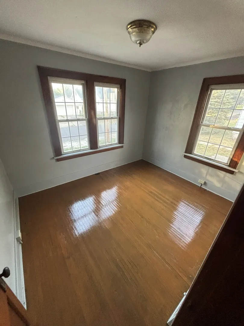 2512 N Maryland Street IL