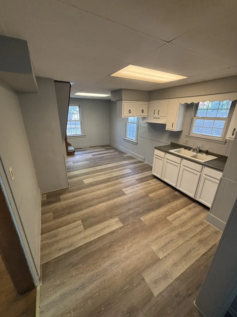 2512 N Maryland Street IL