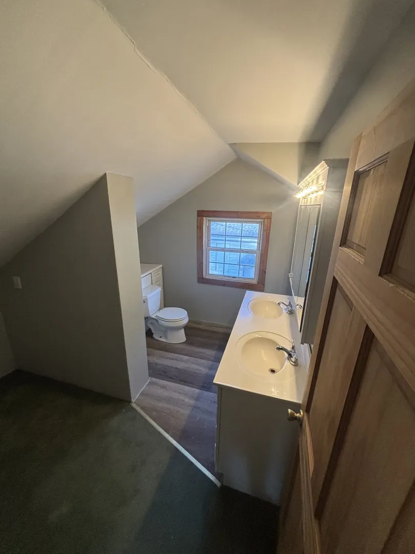 2512 N Maryland Street IL