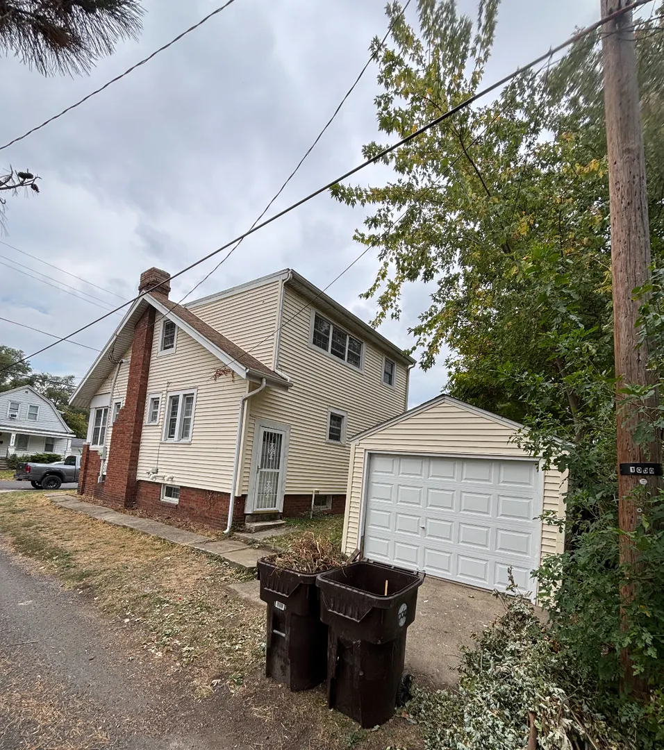 2512 N Maryland Street IL