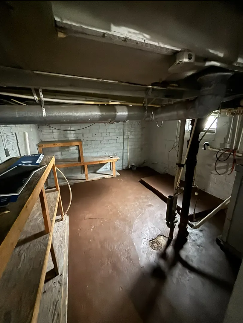 2512 N Maryland Street IL