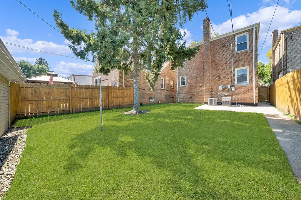 8033 S Campbell Avenue IL