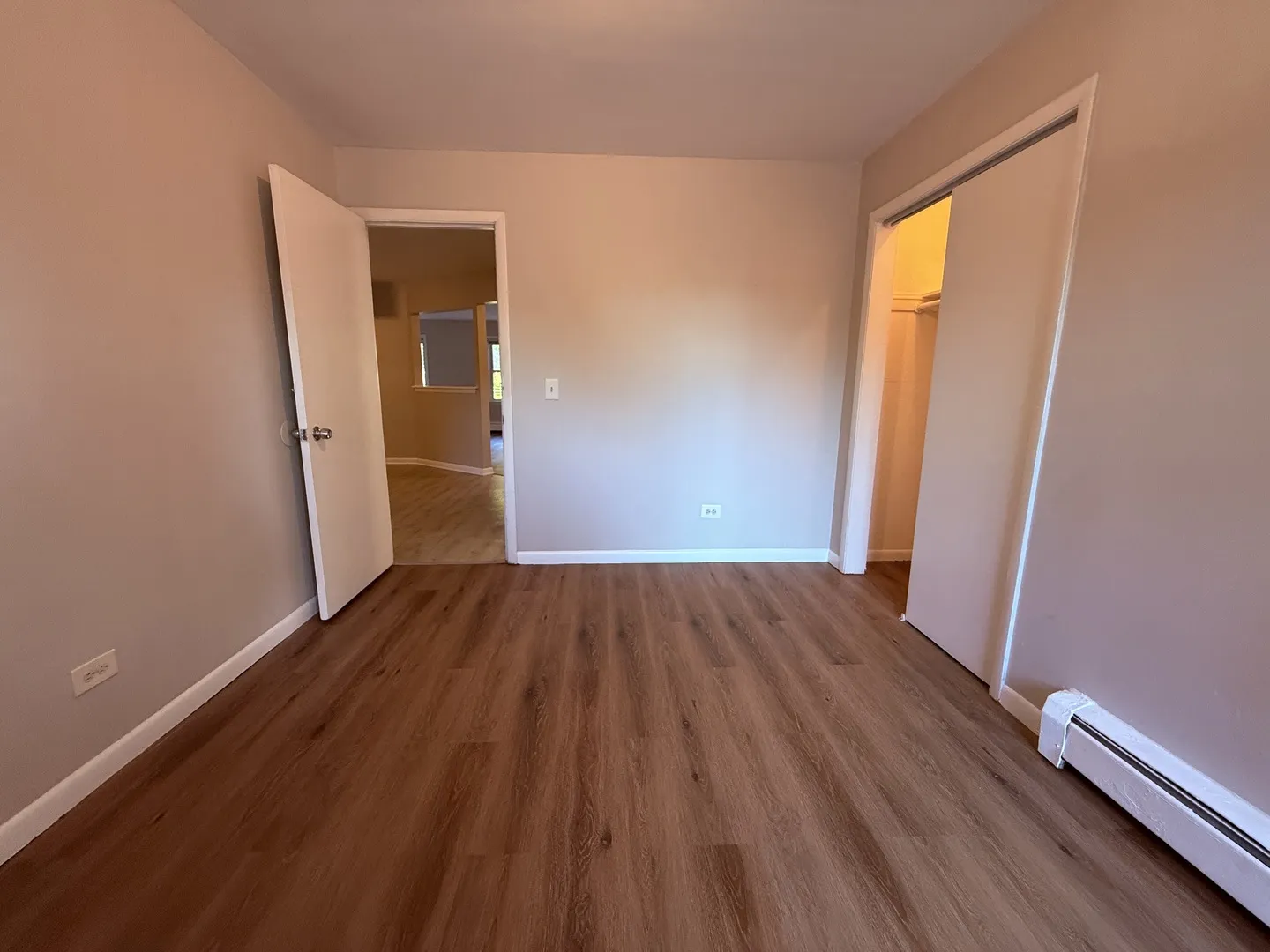 1119 E ALGONQUIN Road 2 IL