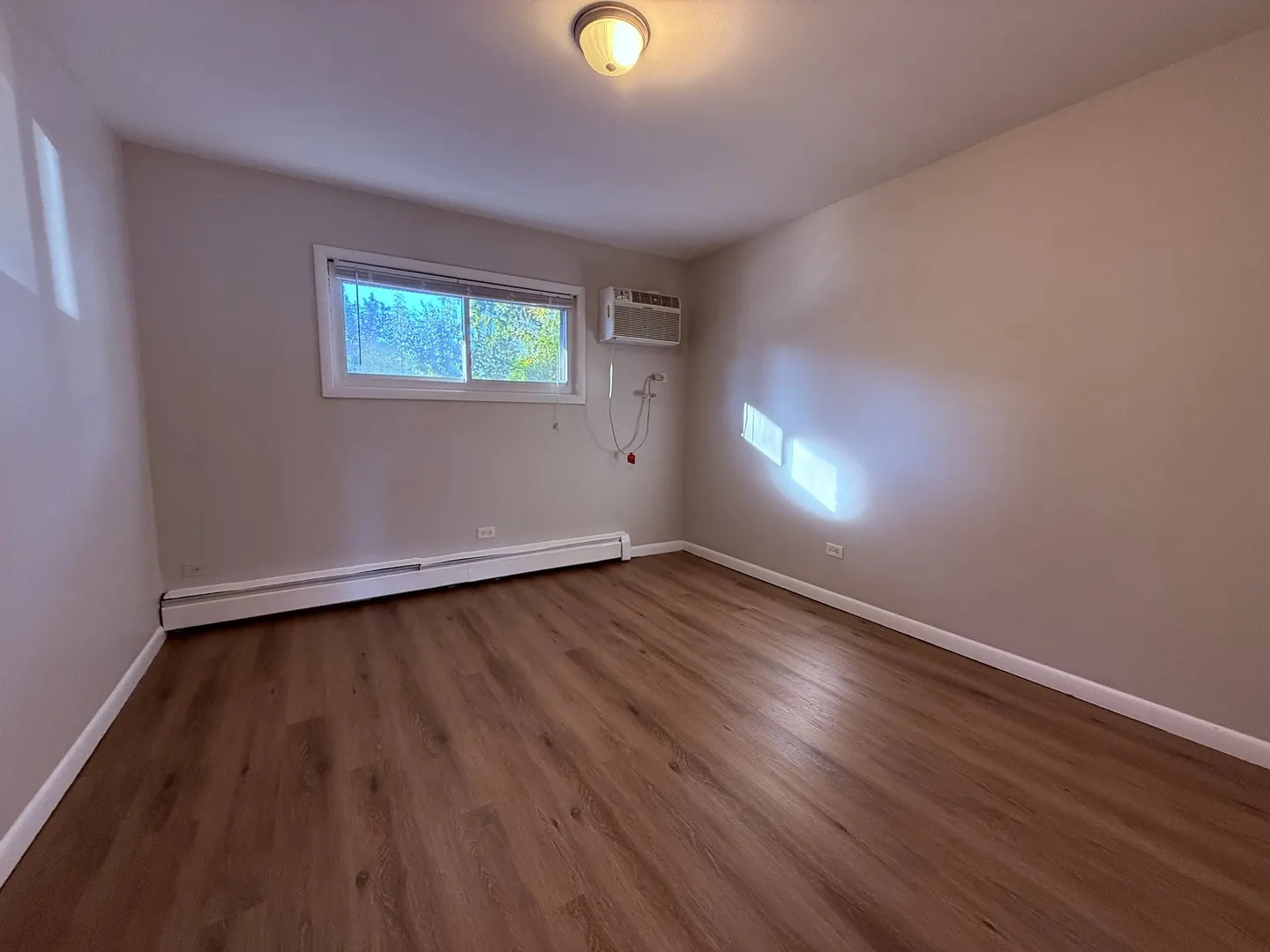 1119 E ALGONQUIN Road 2 IL