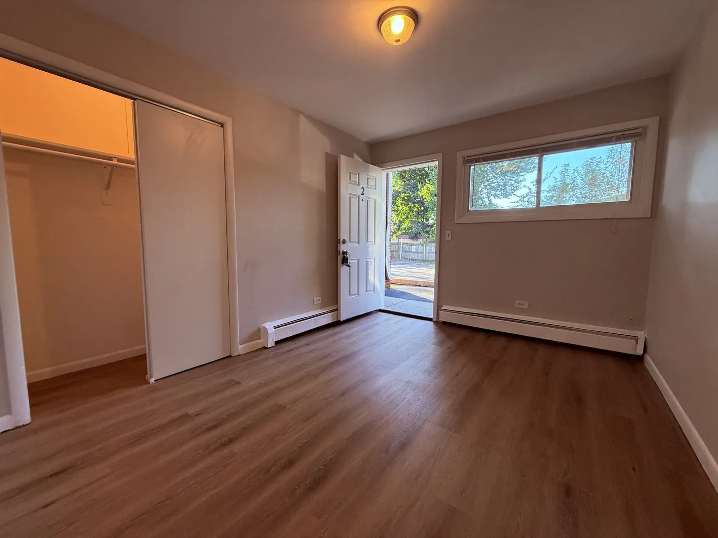 1119 E ALGONQUIN Road 2 IL