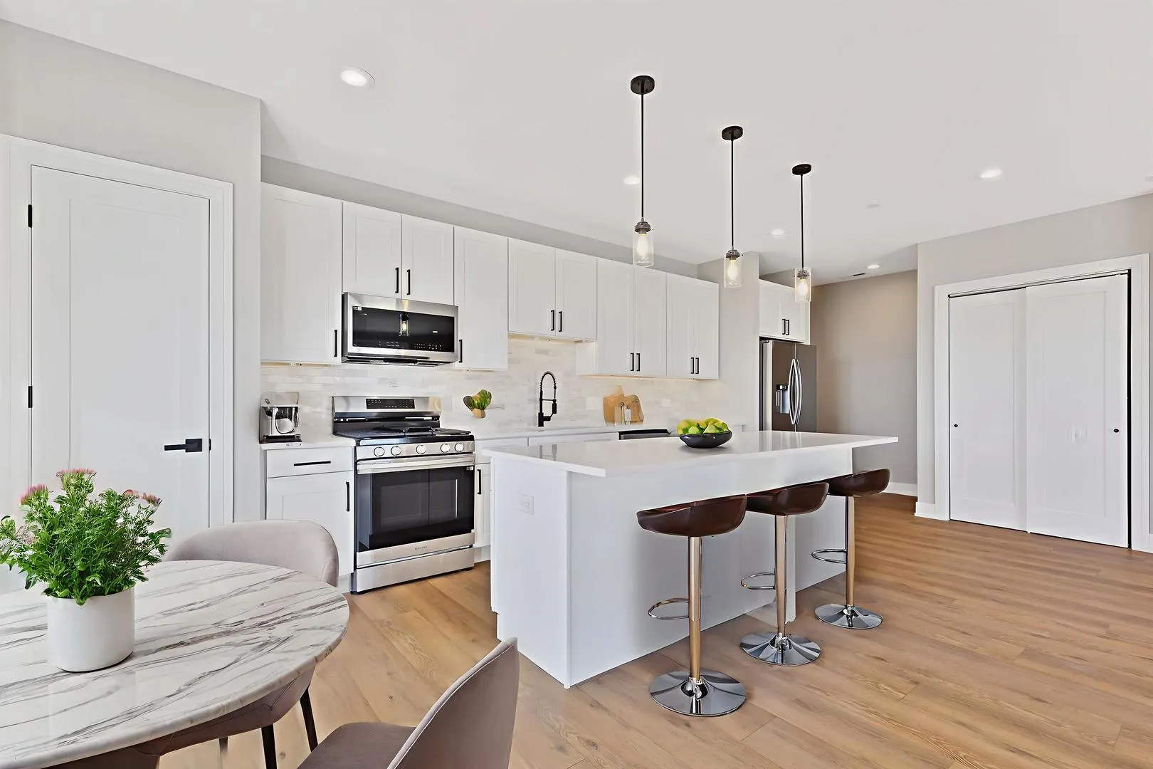 8631 W Grand Avenue 4W IL