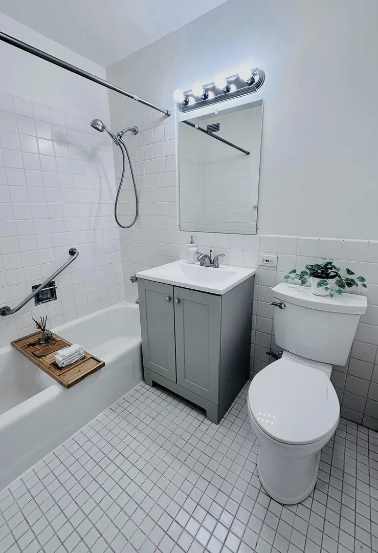 4250 N Marine Drive 1523 IL