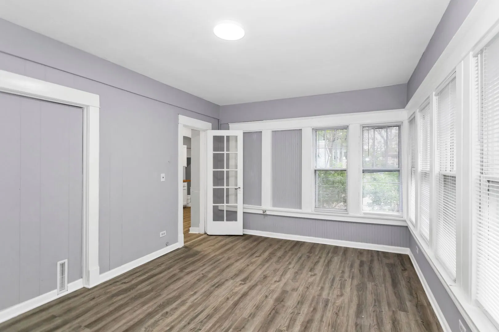 209 E Washington Street IL