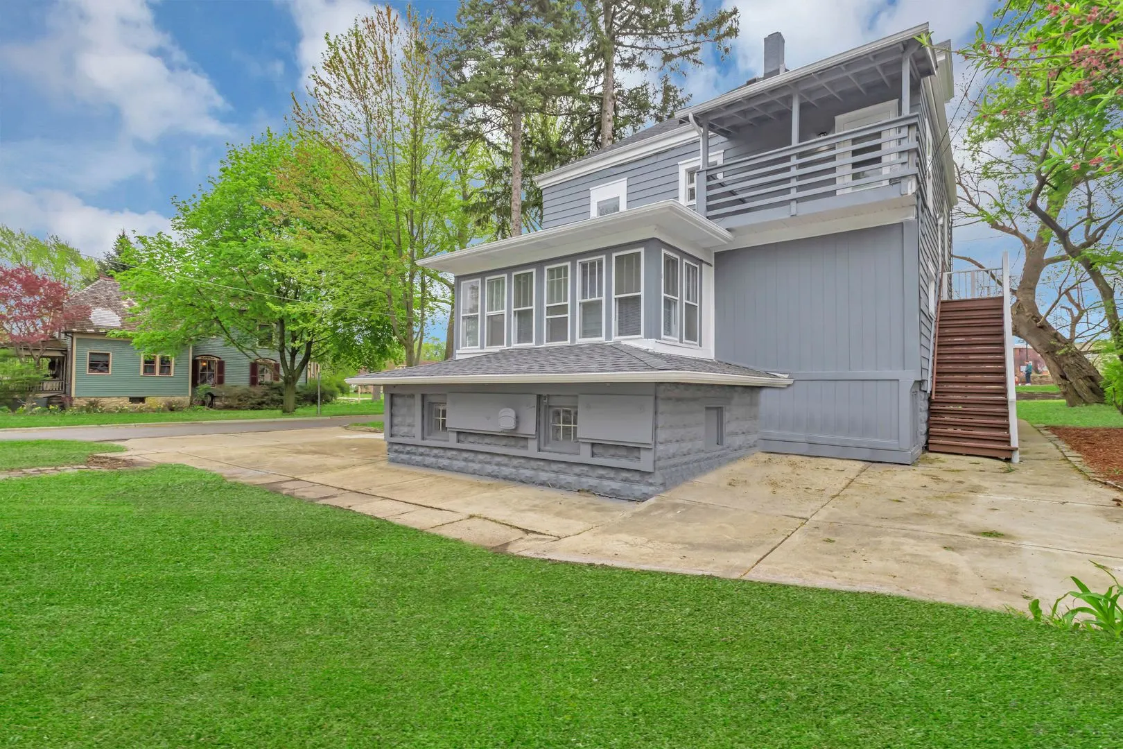 209 E Washington Street IL