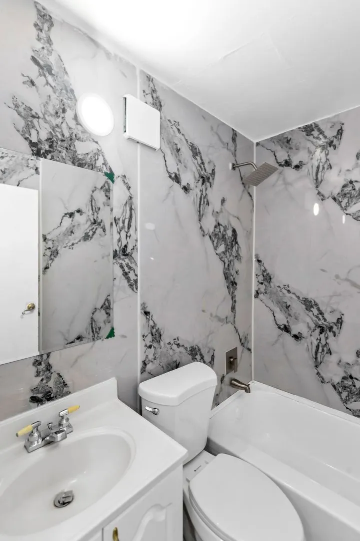 209 E Washington Street IL