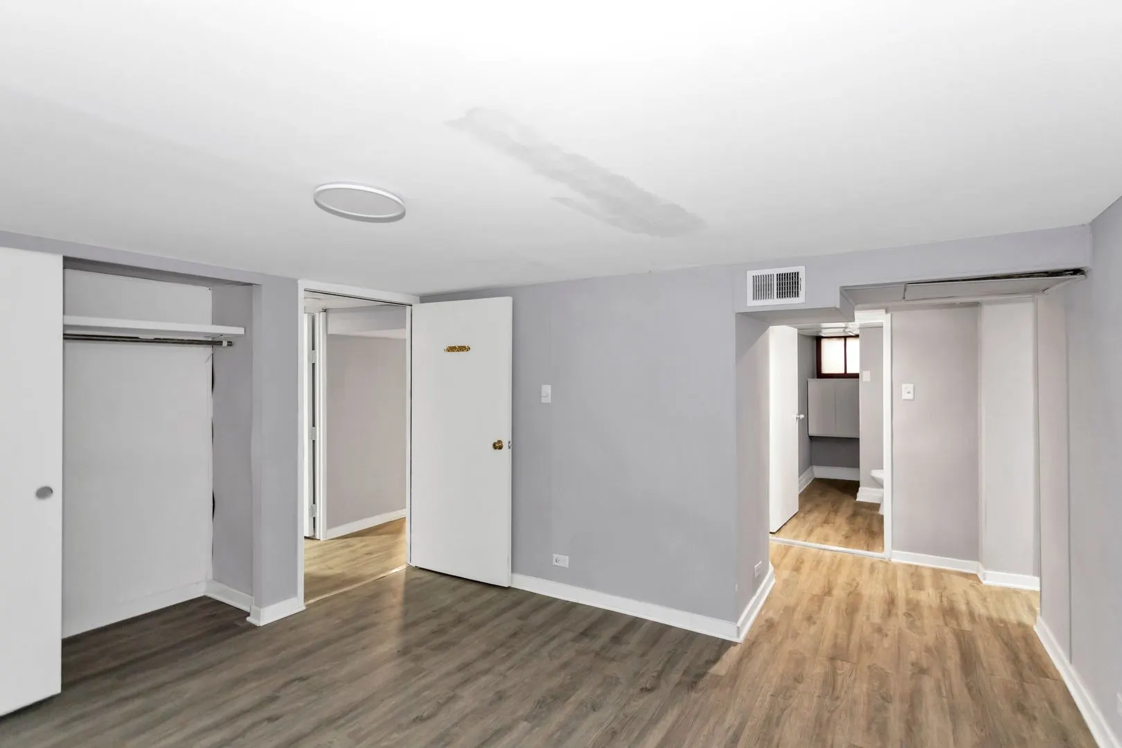 209 E Washington Street IL