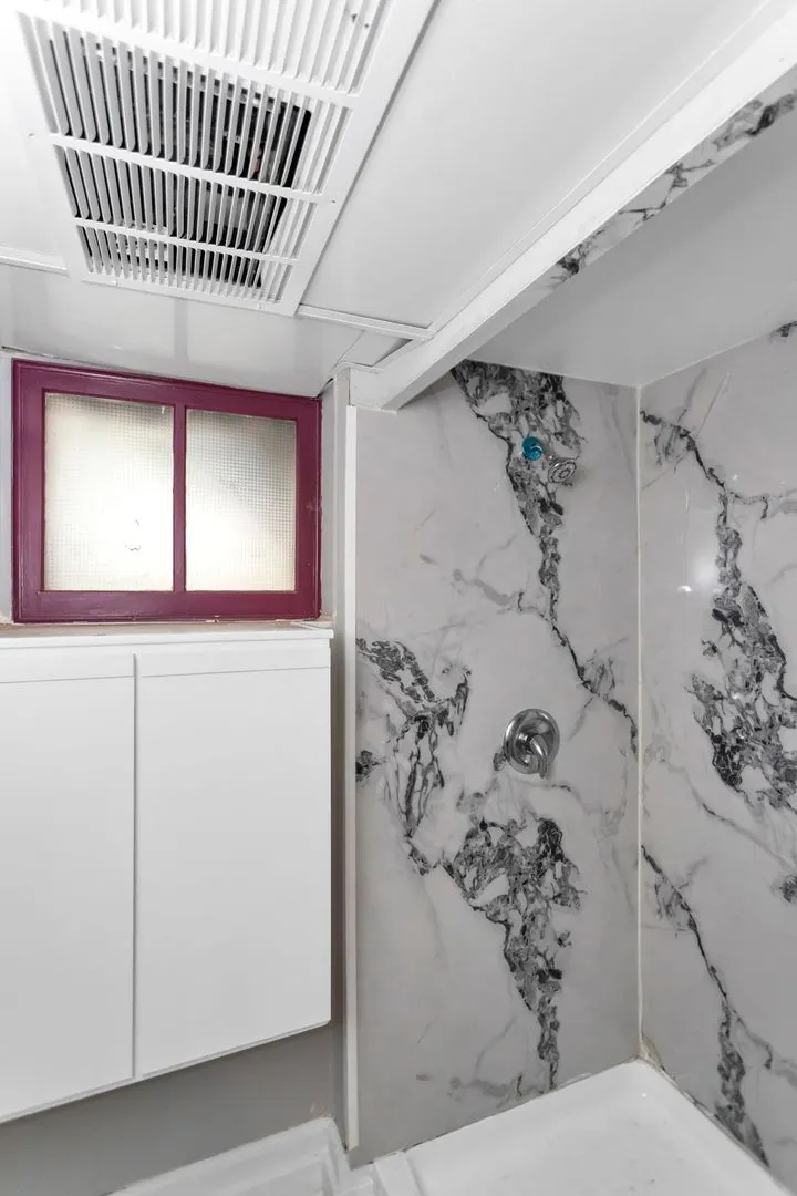 209 E Washington Street IL