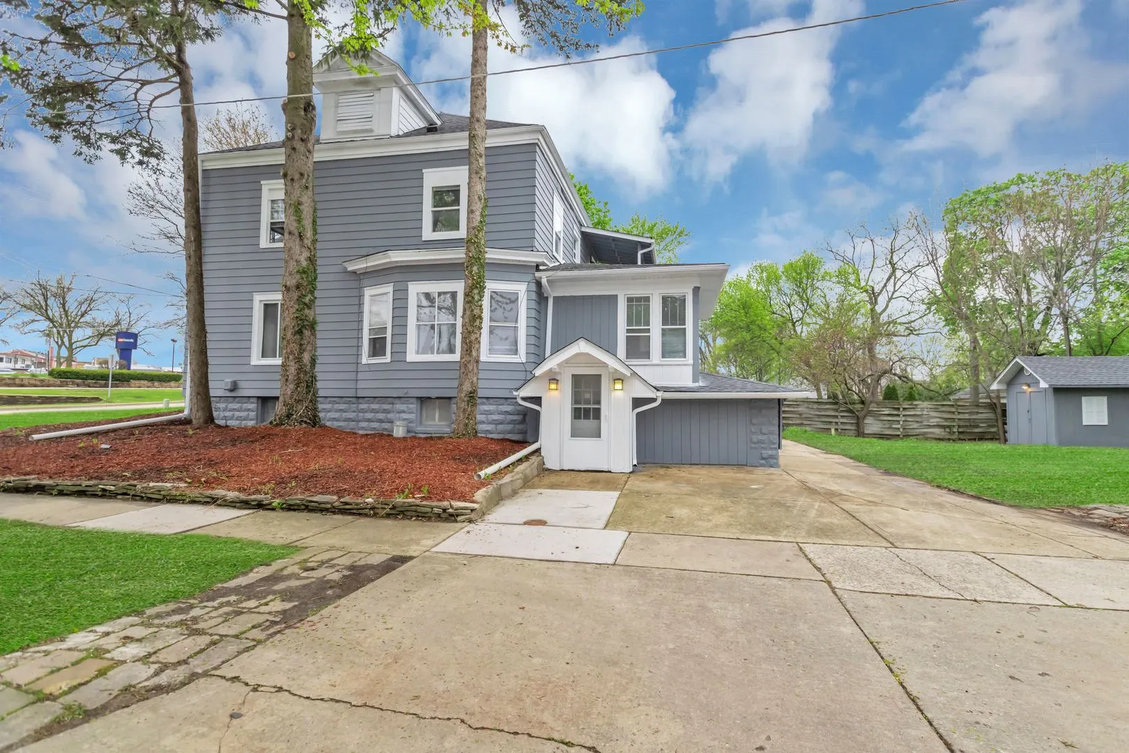 209 E Washington Street IL