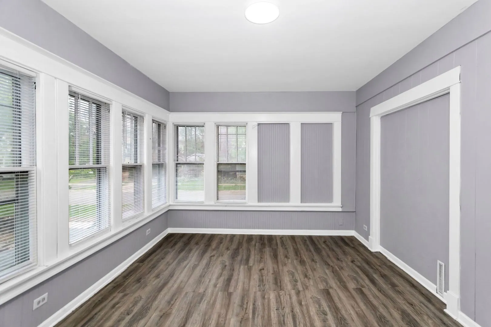 209 E Washington Street IL