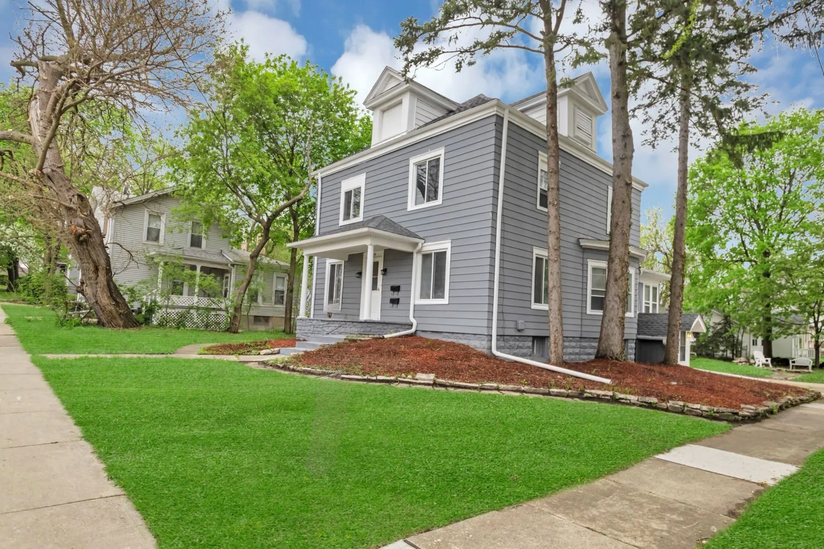 209 E Washington Street IL