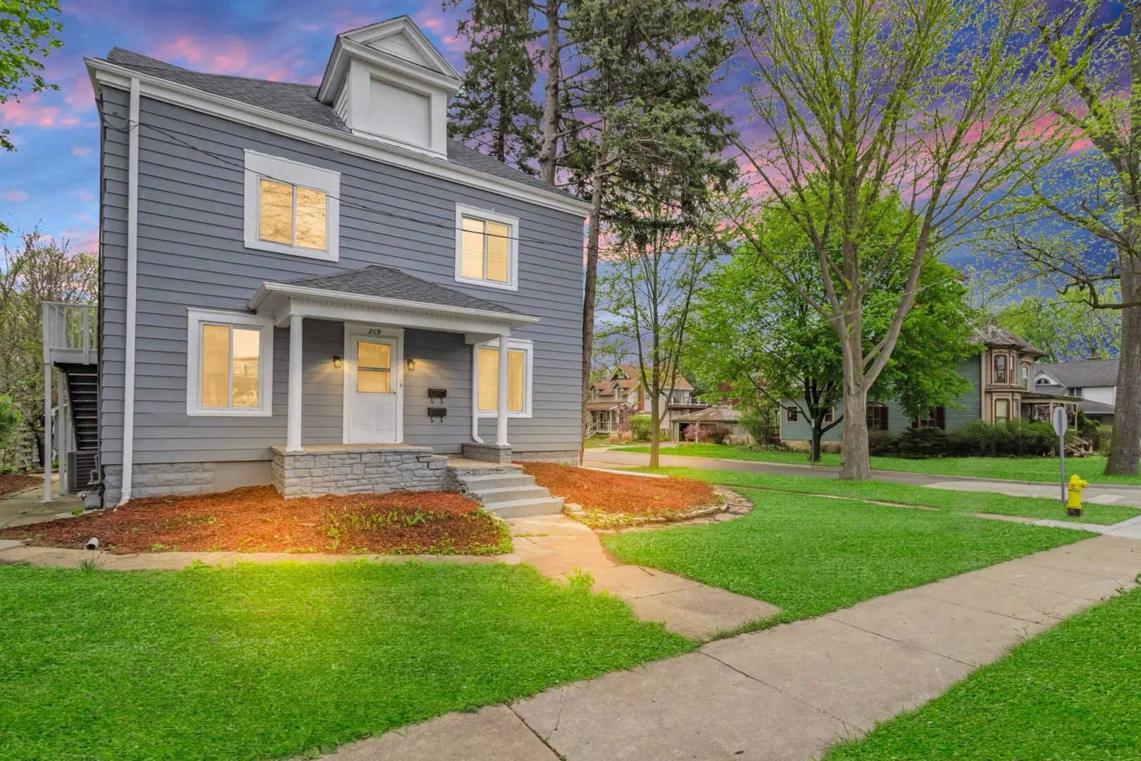 209 E Washington Street IL